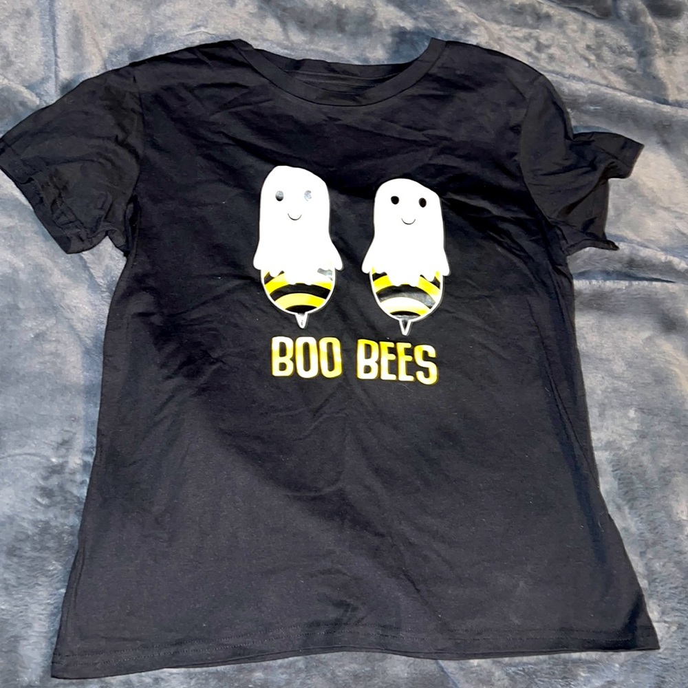 Black tshirt boo bees graphic shirt